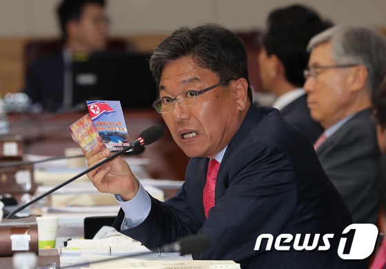 윤상직 자유한국당 의원.2017.10.12/뉴스1 © News1 박지혜 기자