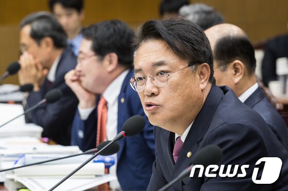 정진석 자유한국당 의원.뉴스1 © News1 유승관 기자
