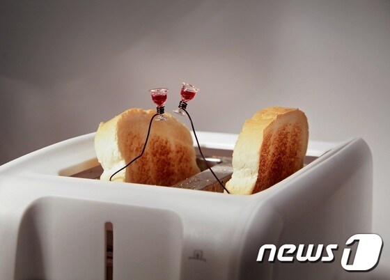 테리 보더, 사랑의 건배 Toast Toasting in a Toaster (사비나미술관 제공) © News1