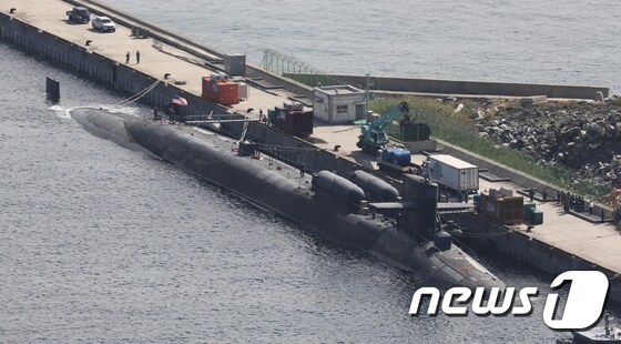 美핵잠수함 미시간호 '부산항 입항'