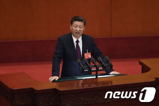 시진핑 주석이  18일  베이징 인민대회당에서 19차 댱대회 개막연설을 하고 있다. © AFP=뉴스1 © News1 