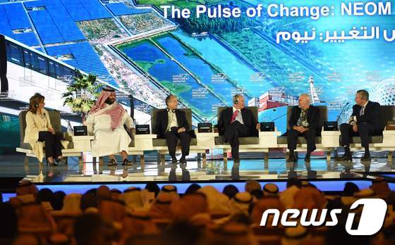 무함마드 빈살만 왕세자는 24일(현지시간) 수도 리야드에서 열린 대규모 국제 투자회의 '미래투자 이니셔티브'(IIF) 행사에 참석해 
