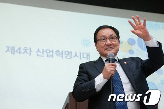 유영민 과학기술정보통신부 장관/뉴스1 © News1