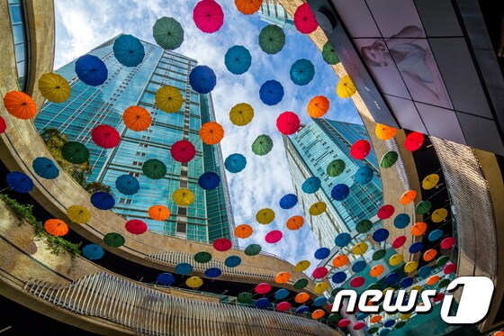 한국관광공사 사장상(외국인 부문 특별상)-Umbrella Mania . 서울 메세나폴리스 © News1