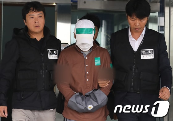 경기 양평군 전원주택에서 60대 남성을 살해한 혐의를 받고 있는 피고인 허모씨(42) © News1 