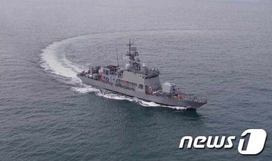 검독수리-B PKMR-211호정이 해군에 인도되기 전 최종 장비 확인 점검 차 부산 근해를 항해 중이다.(해군제공)© News1