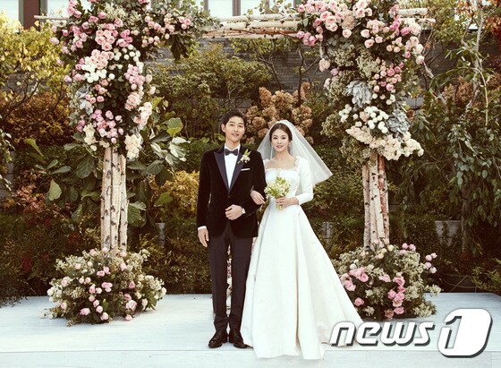 송혜교-송중기, '세기의 커플'의 결혼식 사진 공개