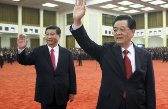 후진타오 전 주석과 시진핑 현 주석. 18차 당대회 당시 모습 - SCMP 갈무리