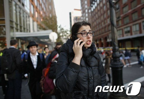 미국 뉴욕 테러 현장으로부터 대피 중인 주민들. © AFP=뉴스1