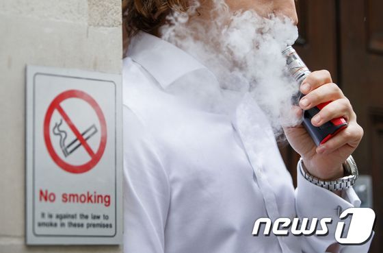 일본의 한 기업이 비(非)흡연자들에게 최대 6일의 유급휴가를 적용해 화제가 됐다. © AFP=뉴스1