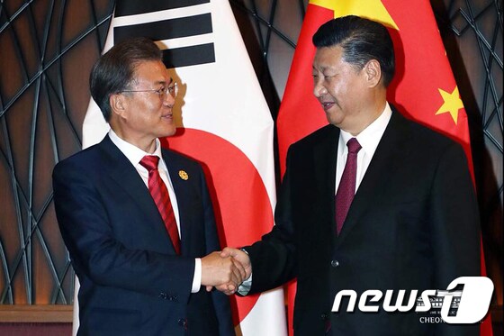문재인 대통령(왼쪽)과 시진핑 중국 국가주석. (청와대 페이스북) © News1