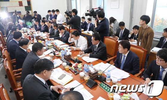 예산특별위원회 조정소위원회. © News1 이동원 기자