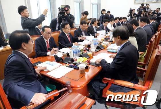  예산특별위원회 조정소위원회. © News1 이동원 기자