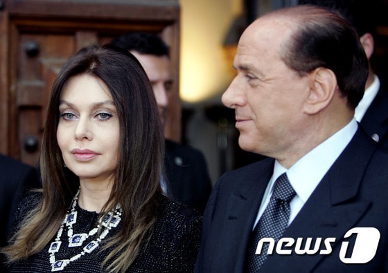 실비오 베를루스코니 전 이탈리아 총리와 전 부인 베로니카 라리오 <자료사진> © AFP=뉴스1