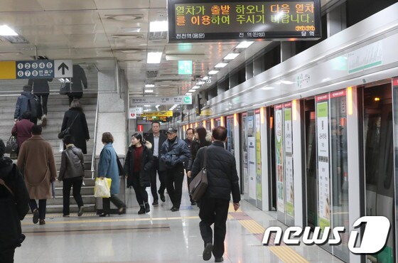 대전 지하철 (뉴스1DB) © News1 주기철 기자