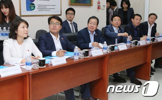 홍준표 자유한국당 대표, 베트남 LG생활건강 공장 방문