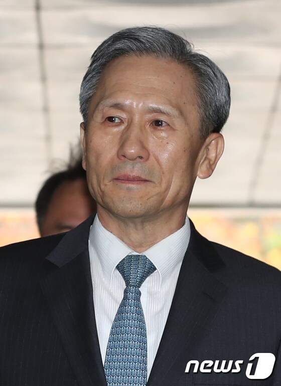 법원, '軍 댓글공작' 김관진 전 장관 석방 결정