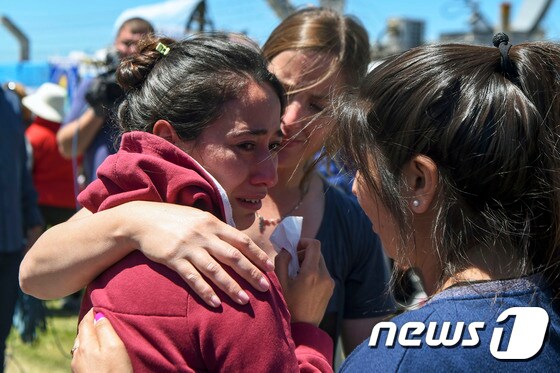 실종된 아르헨티나 잠수함의 승조원 가족들.© AFP=뉴스1