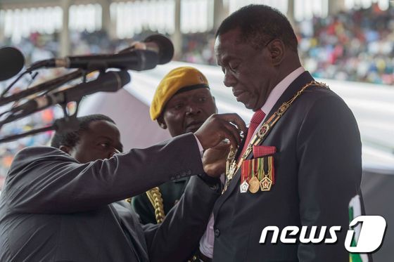 짐바브웨의 신임 임시 대통령인 에머슨 음난가그와. © AFP=뉴스1