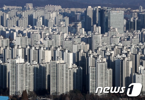 서울 송파구 잠실의 한 아파트단지의 모습.  © News1 구윤성 기자