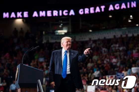 취임 이후 각종 반이민 정책을 펼치고 있는 도널드 트럼프 미국 대통령. © AFP=뉴스1