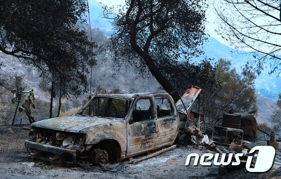 토마스 산불이 쓸고 간 캘리포니아주 산타바바라 토로 캐니언. © AFP=뉴스1