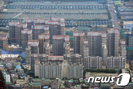 서울의 한 아파트 공사현장 모습.© News1