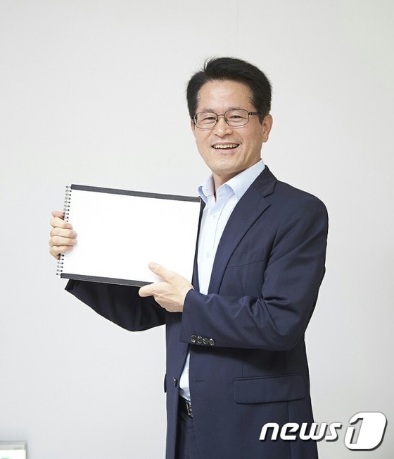지난 3월 한 제약회사 안과사업실 마케팅 이사로 재취업한 김재중씨(55) © News1