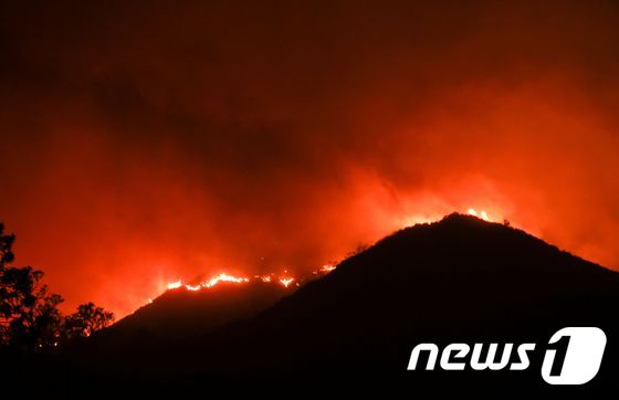 [사진] 붉게 타오르는 캘리포니아 산불