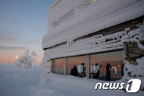 산장 외관도 온통 눈으로 뒤덮여 있다.© News1 윤슬빈 기자