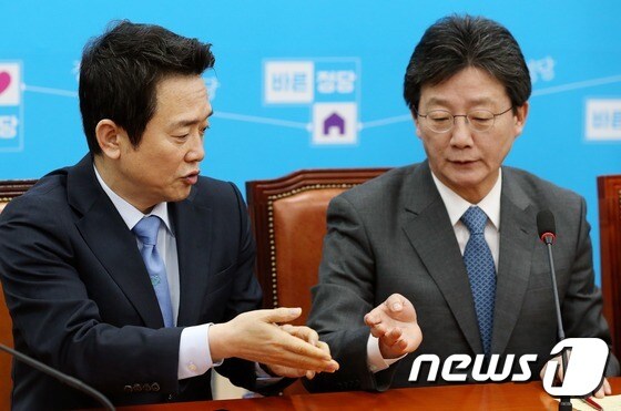 바른정당 대권주자인남경필 경기도지사(왼쪽))와 유승민 의원.. © News1 손형주 기자