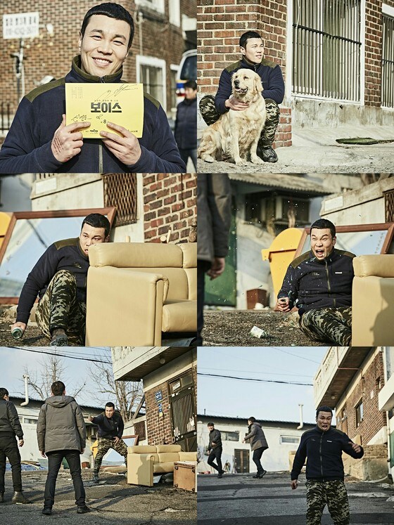 배우 신승환이 OCN 주말드라마 ‘보이스’ 비하인드 컷을 공개했다. © News1star / 위드메이