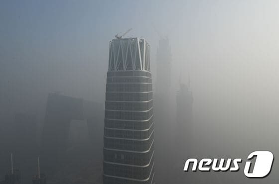 미세먼지로 가득한 중국 베이징. © AFP=뉴스1
