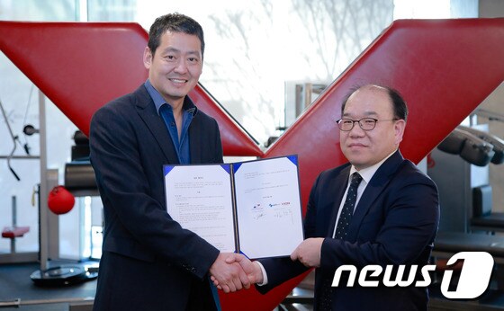 스포티즌 심찬구 대표(왼쪽)와 선수협 김선웅 사무총장. (스포티즌 제공) © News1