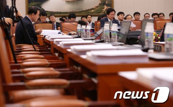 국회 환경노동위원회 2017.2.16/뉴스1 © News1 손형주 기자