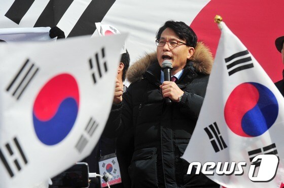 윤상현 자유한국당 의원. 2017.2.16/뉴스1 © News1 이종현 기자