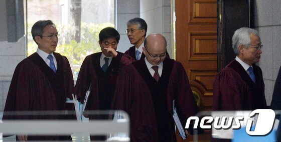탄핵심판 공개변론기일 마친 헌재 재판관들