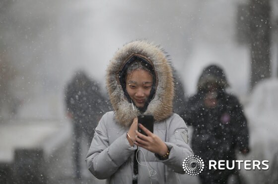 [사진] 눈 내리는 베이징에서 '셀카'
