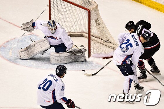 한국 남자 아이스하키 대표팀 의 골리 맷 달튼. /뉴스1 © News1 유승관 기자