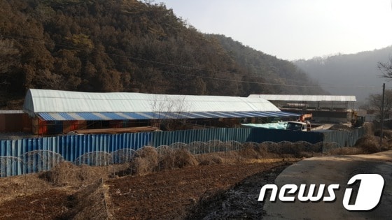 충북 단양군 매포읍 어의곡리  한 염소 농장에서 구제역으로 의심되는 염소가  폐사해 방역 당국이 조사에 나섰다.© News1