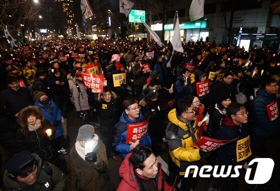 헌법재판소 앞 촛불, "2월에 탄핵하라"