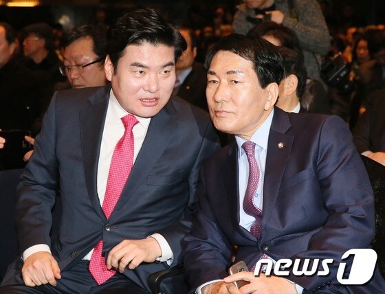 자유한국당의 대선주자인 원유철(왼쪽),  안상수  의원. © News1 송원영 기자