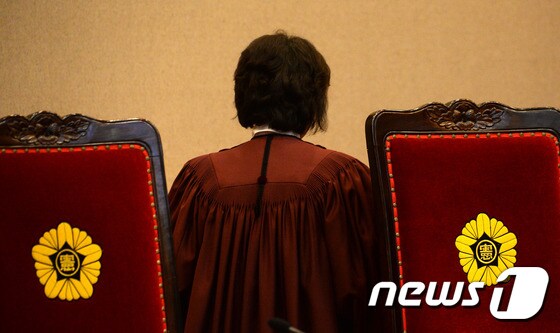 [탄핵인용] 박근혜 전 대통령 탄핵 인용 "피청구인을 파면한다"