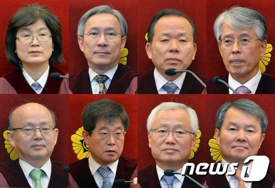 헌재 재판관 8인, 박근혜대통령 탄핵 만장일치 파면 결정
