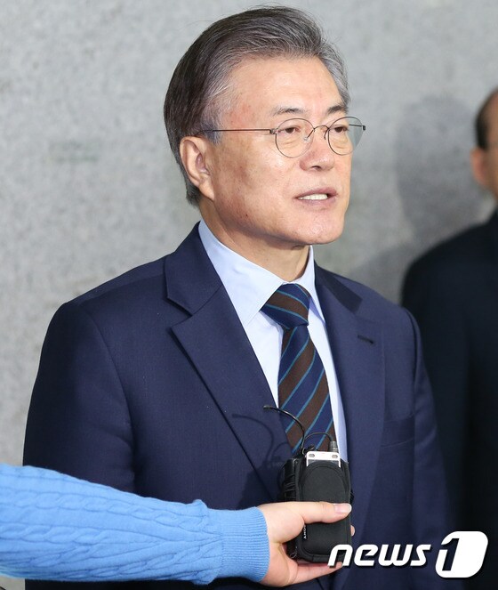 문재인 "박근혜 '불복', 국민과 헌법에 대한 모독"