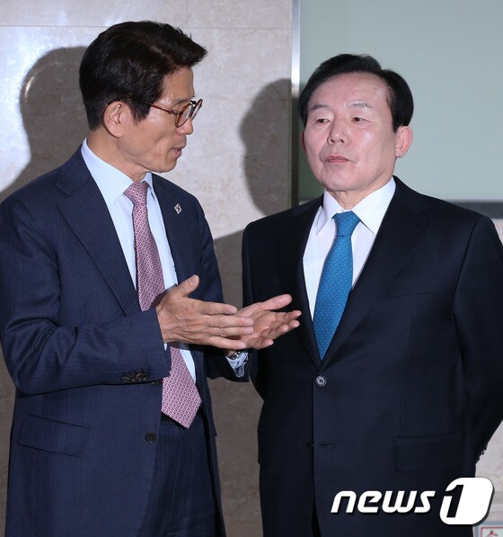 이인제-김문수 '경선 논의'
