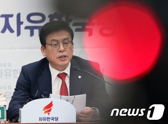 정우택 자유한국당 원내대표 /뉴스1 © News1 송원영