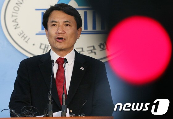 김진태 의원 대선출마 "朴 대통령 끝까지 지키겠다"