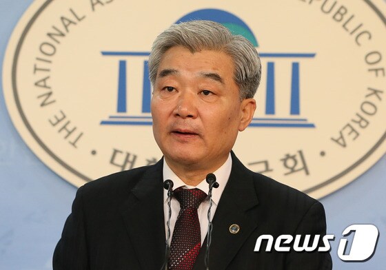 '지자체장 대권행보 비판' 기자회견