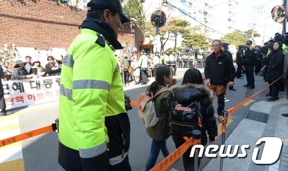 박근혜 전 대통령 자택 앞 모습. 뉴스1 DB © News1